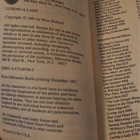 Luring a Lady By Nora Roberts 1991 Silhouette Special Edition Paperbound - Picture 5 of 5